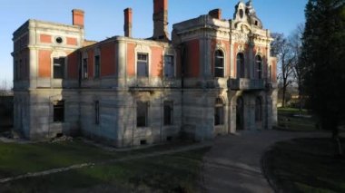 Tartakivsky kalesinin harabelerinin havadan görünüşü, Lviv bölgesi, Ukrayna