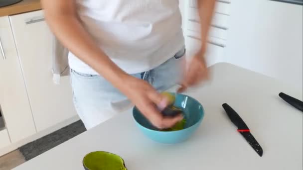 Time lapse of process grinding avocado for cooking sandwiches or guacamole — Stock Video