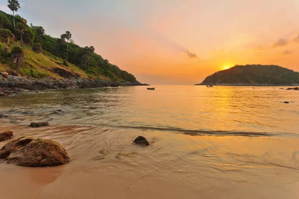 Tropisch Strand Bij Prachtige Zonsondergang Natuur Achtergrond — Stockfoto