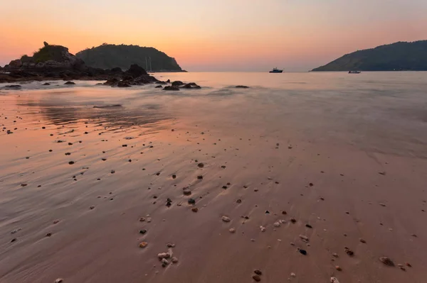 Tropischer Strand Bei Schönem Sonnenuntergang Hintergrund Natur — Stockfoto