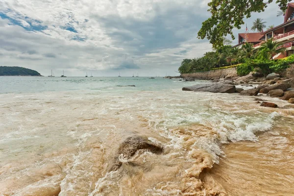 Playa Tropical Bajo Cielo Sombrío Tailandia — Foto de Stock