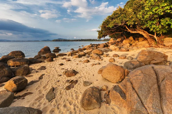 Playa Tropical Atardecer Fondo Naturaleza Playa Nai Yang Phuket Tailandia — Foto de Stock