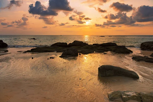 Kust Van Andaman Zee Bij Kleurrijke Zonsondergang Khao Lak Thailand — Stockfoto