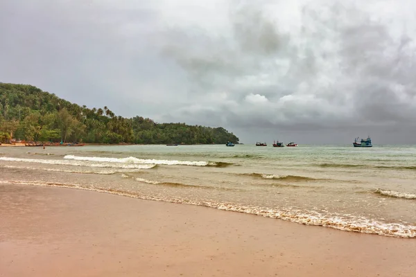 Тропічний Пляж Під Похмурим Небом Таїланд — стокове фото