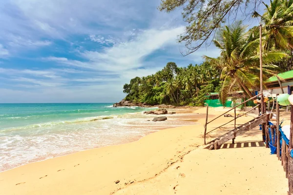 Belle Plage Tropicale Avec Vue Sur Mer Eau Propre Ciel — Photo