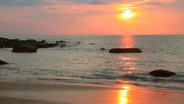 在美丽的日落的主题海滩 自然背景 — 图库视频影像