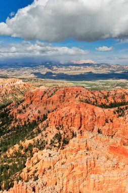 Bryce Ulusal Parkı 'nın resmi. Utah 'ın güneybatısında yer almaktadır..