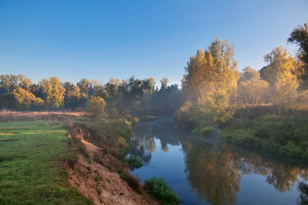 Mattina Estate Fiume Nella Nebbia — Foto Stock