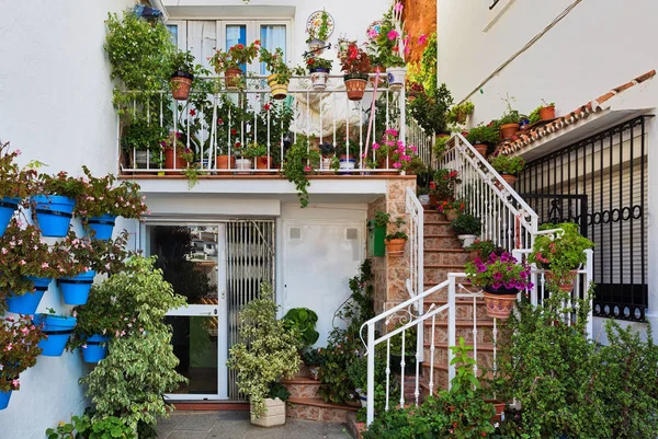 Mijas镇狭窄街道上典型的白色房子 安达卢西亚 西班牙 — 图库照片