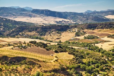 Vadi ve Ronda, İspanya'nın bir yükseklikten çevre dağlar havadan görünümü