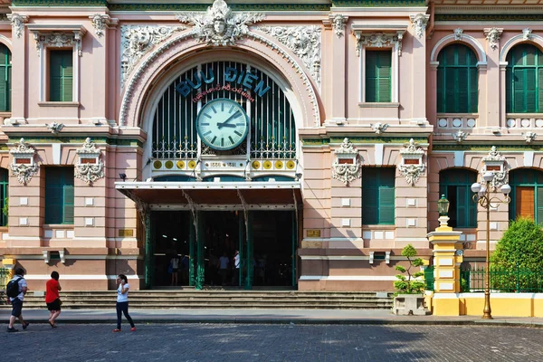 Minh Vietnam 2014 Április Ügyfelek Turistákat General Post Office 1880 — Stock Fotó