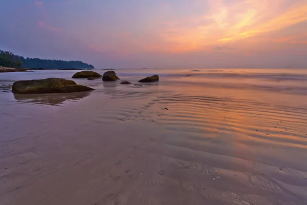 カラフルな夕日でアンダマン海の海岸 カオラック — ストック写真