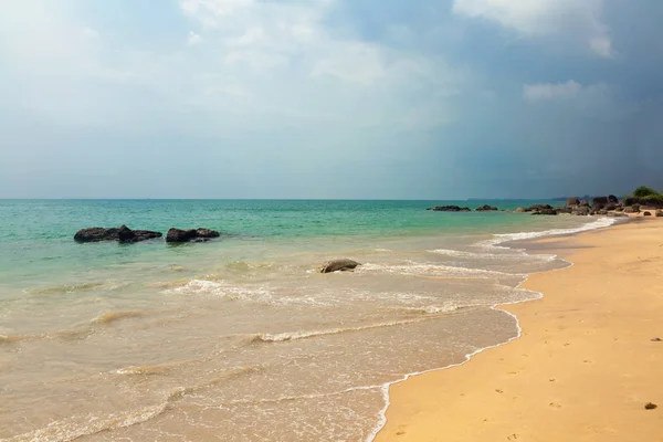 Plage Tropicale Par Temps Sombre Province Khao Lak Thaïlande — Photo