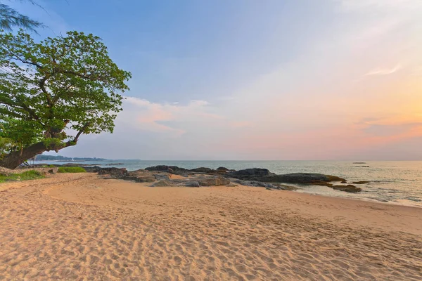 Wybrzeże Morza Andamańskiego Kolorowym Zachodzie Słońca Khao Lak Tajlandia Zdjęcia Stockowe bez tantiem