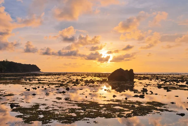 Tropical Beach Ebb Time Sunset Background Nai Yang Beach Phuket — Stock Photo, Image