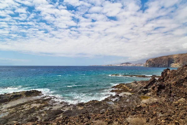 Kameny Pláž Pod Modrou Oblohou Ostrov Tenerife Španělsko — Stock fotografie