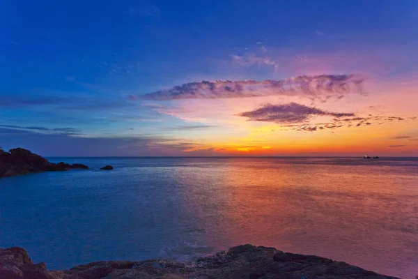 Vista Panorâmica Sobre Pôr Sol Mar Com Barco Natureza Fundo — Fotografia de Stock