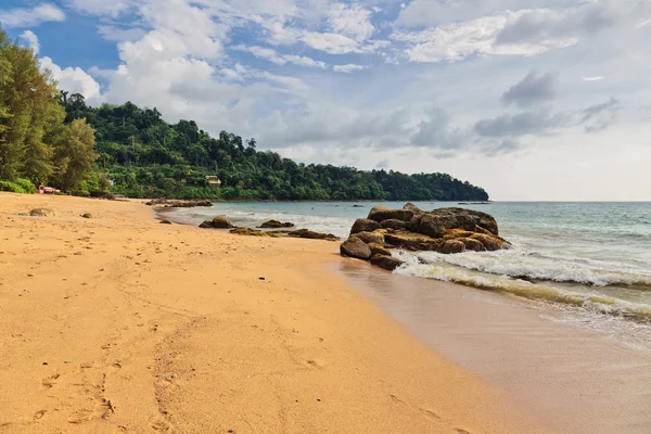 热带海滩阳光明媚 泰国Khao Lak省 — 图库照片