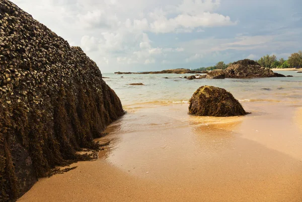 Praia Tropical Dia Ensolarado Província Khao Lak Tailândia — Fotografia de Stock