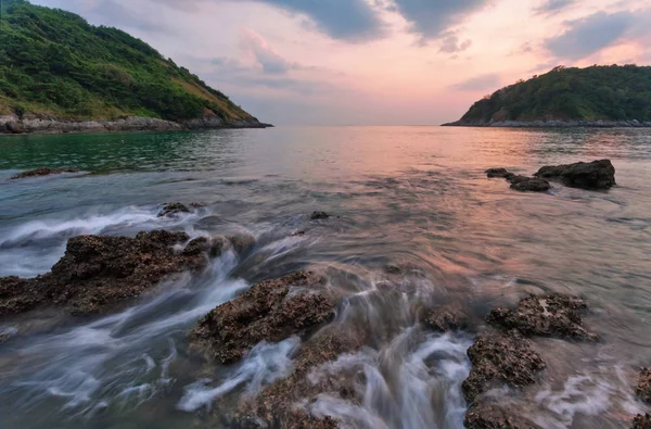 Tropicall strand bij prachtige zonsondergang — Stockfoto