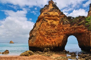 Praia Dona Ana, Lagos güzel plajda Kaya oluşumları,