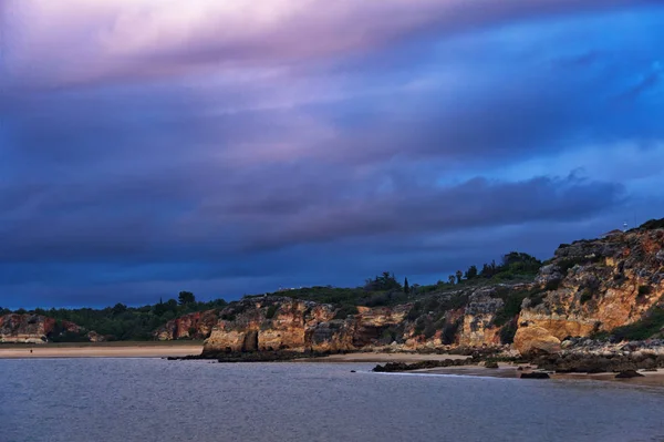 Sunset landscape with views of the cliffs and the coast — ストック写真