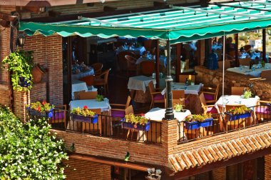 Pitoresk köyde restoran terası