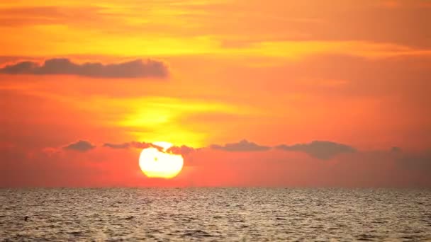 Vista Panorámica Del Mar Atardecer Con Barco Fondo Naturaleza — Vídeos de Stock