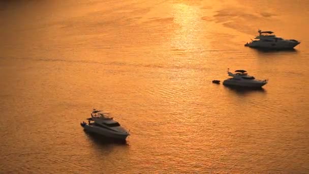 Vue Aérienne Des Bateaux Moteur Mer Coucher Soleil Plage Nai — Video