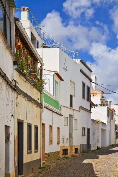 Стара традиційна португальська вулиця — стокове фото