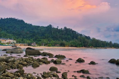 Khao Lak sahilinde gün batımı. Tayland