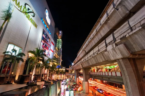 Notte al centro commerciale Siam Paragon a Bangkok — Foto Stock