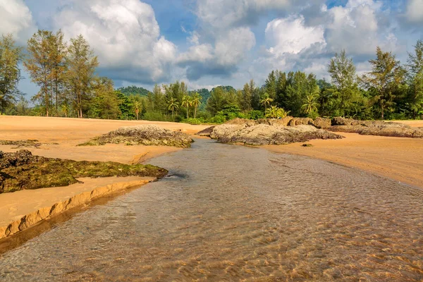 Pequeño Río Playa Tropical Día Soleado Provincia Khao Lak Tailandia —  Fotos de Stock