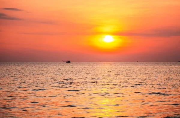 Ηλιοβασίλεμα Από Την Παραλία Στο Νησί Τσανγκ Ταϊλάνδη — Φωτογραφία Αρχείου