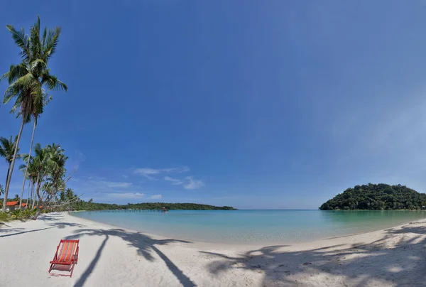 Panorama Tropicale Sulla Spiaggia Con Palme Piccola Isola — Foto Stock