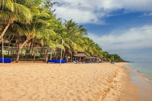 越南Phu Quoc岛美丽的热带海滩 有海景 清澈的水和蓝天 — 图库照片