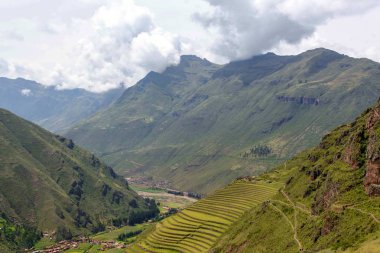 Yaz aylarında Peru Andes Dağları