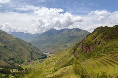 Yaz aylarında Peru Andes Dağları