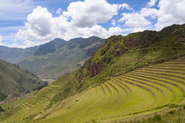 Yaz aylarında Peru Andes Dağları