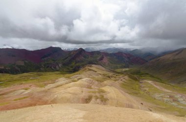 Gökkuşağı dağ ausangate Peru