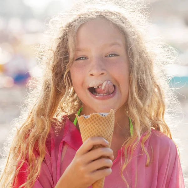 Enfant Avec Crème Glacée Été Vacances — Photo