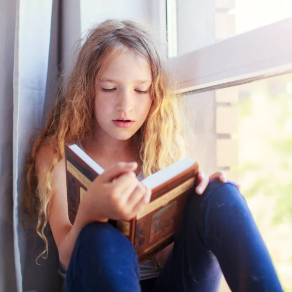 Child Reading Book Home Girl Sitting Window Read — Stock Photo, Image