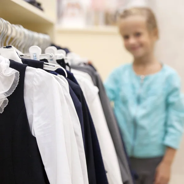 Cabide Com Camisas Uma Loja Vestuário Para Crianças — Fotografia de Stock