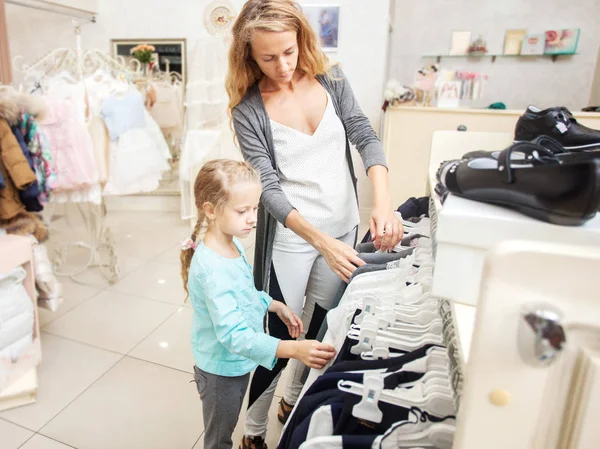 Child Mother Children Store Happy Girl Choosing Clothes Family Shopping — Stock Photo, Image