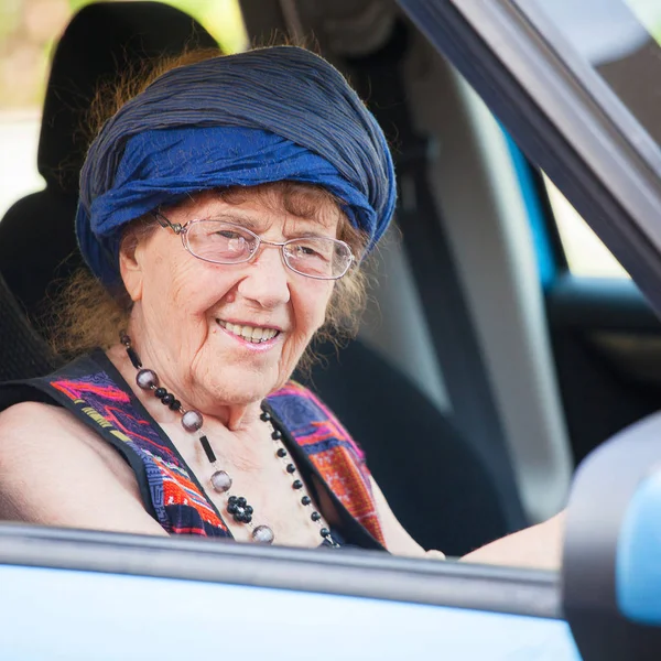 Glückliche Oma Auto Alte Frau Steuer Senioren — Stockfoto
