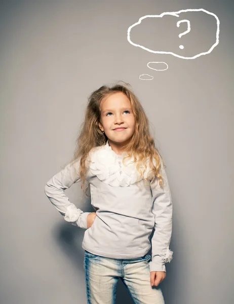 Criança Pensante Menina Retrato Olhando Para Cima — Fotografia de Stock