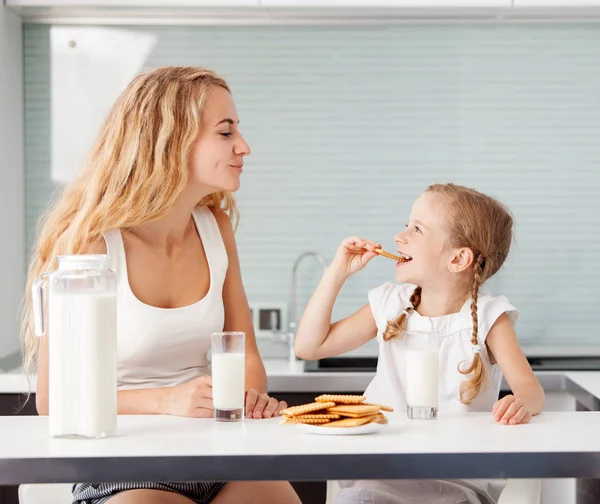 Child Mother Drinking Milk Happy Family Eating Home — Stock Photo, Image