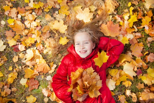 Flicka Hösten Barn Med Löv Parken — Stockfoto