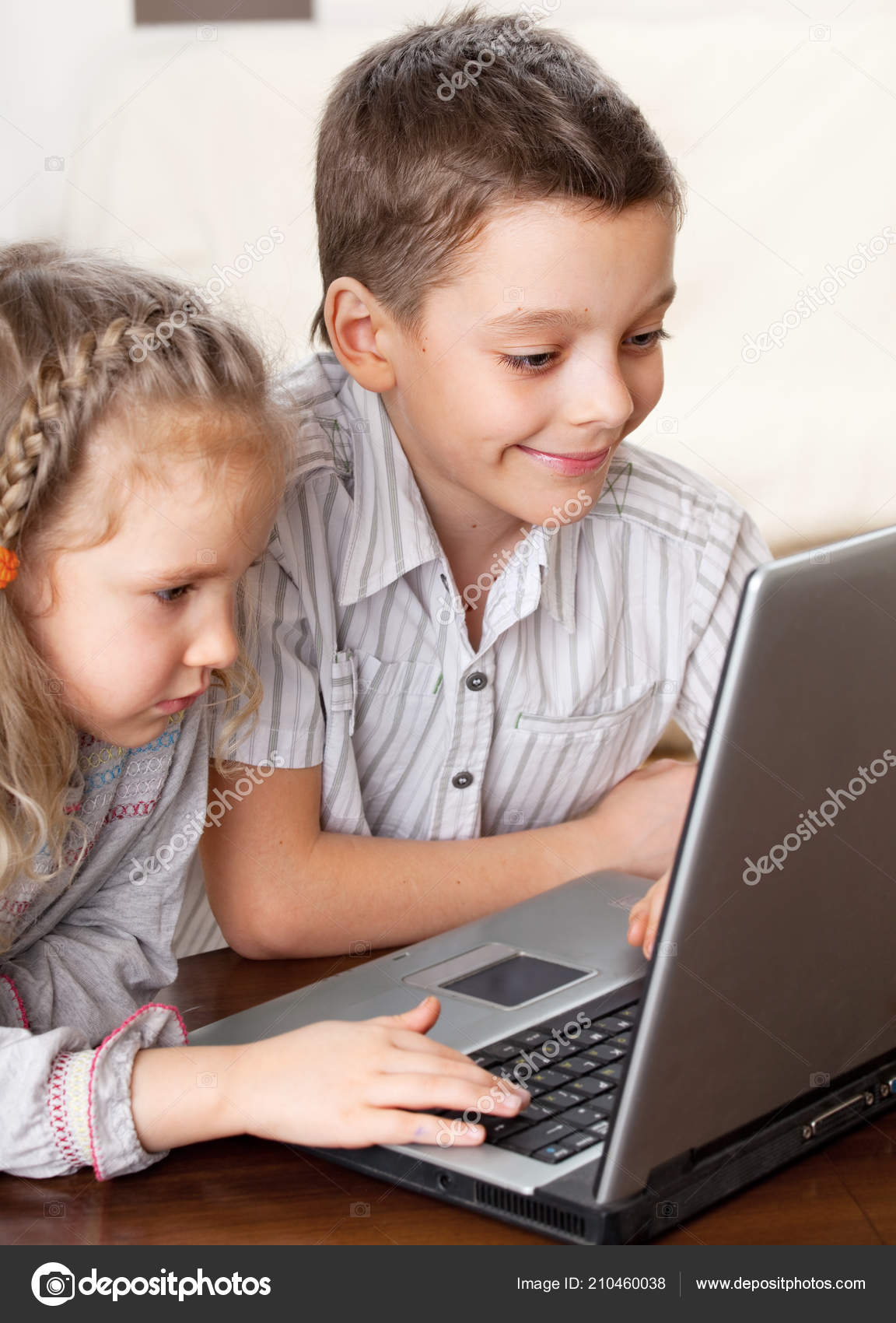 children playing computer