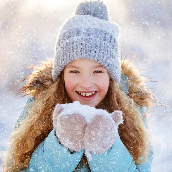 Barn Vintern Glad Tjej Utomhus — Stockfoto